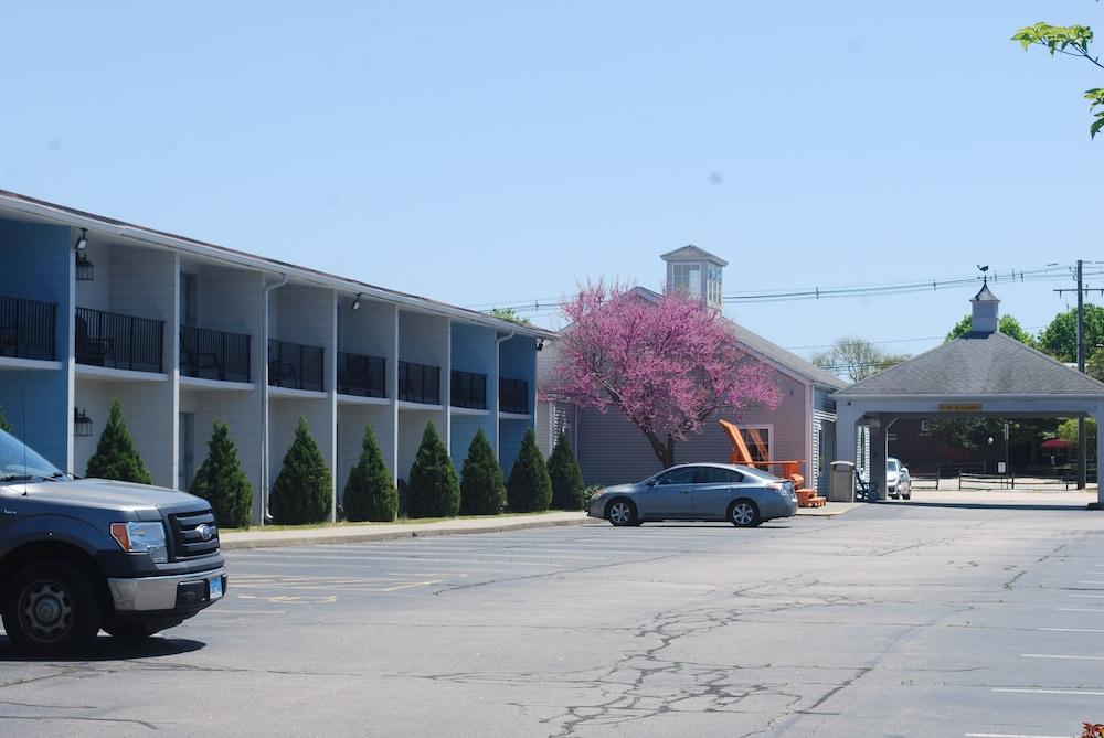 Howard Johnson By Wyndham Mystic Bagian luar foto
