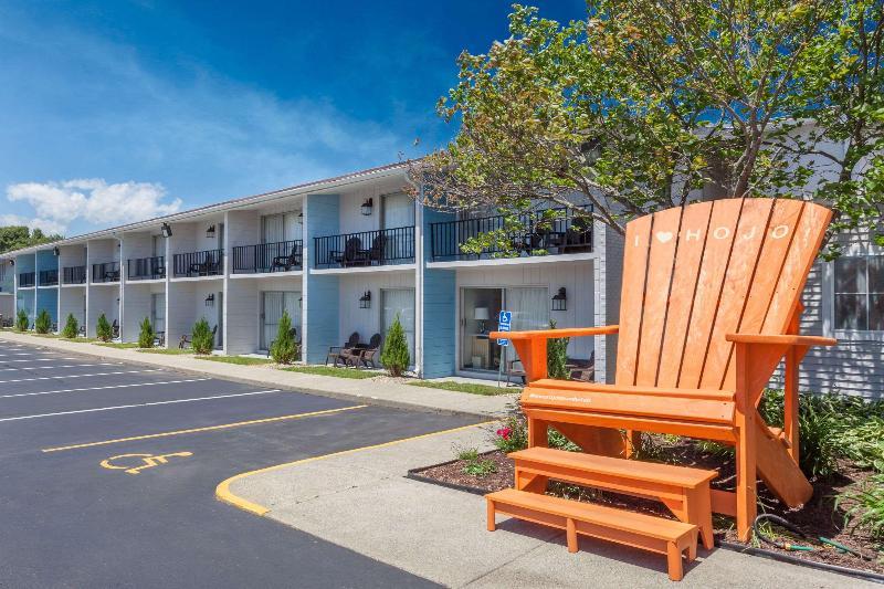Howard Johnson By Wyndham Mystic Bagian luar foto